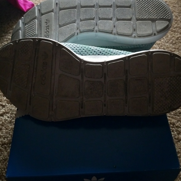 Women's Adidas Primeknit shoes - Picture 2 of 3